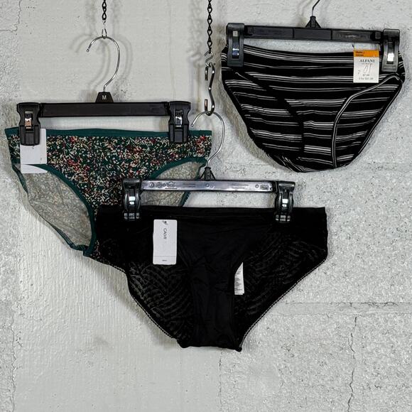 Assorted Bikini bundle set of 3, Size small  retail $47 - Picture 1 of 15